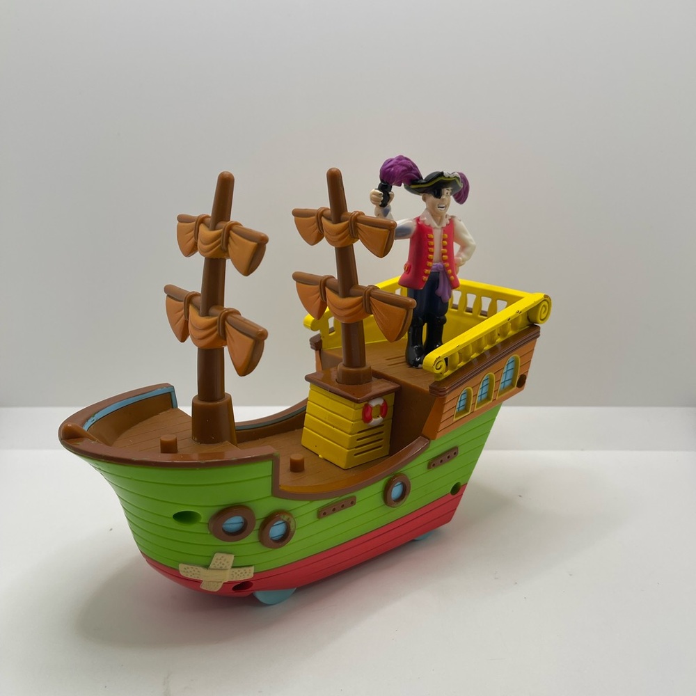 The Wiggles Captain Feathersword  Figure Singing Pirate Ship